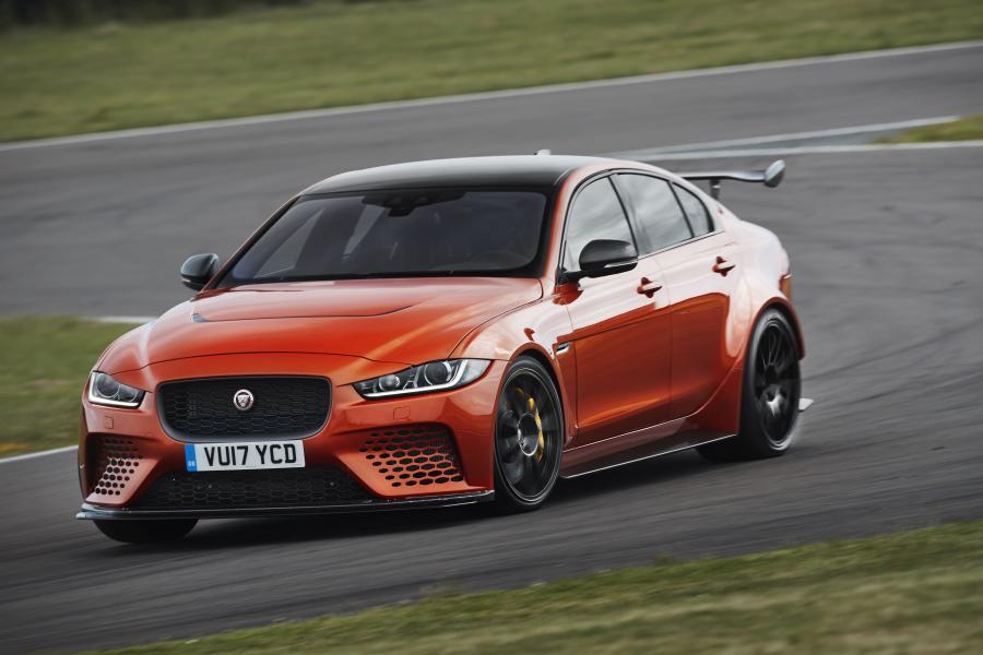  Jaguar XE SV Project 8 (X760) 2017 года  (WW) (фото 8 из 45)